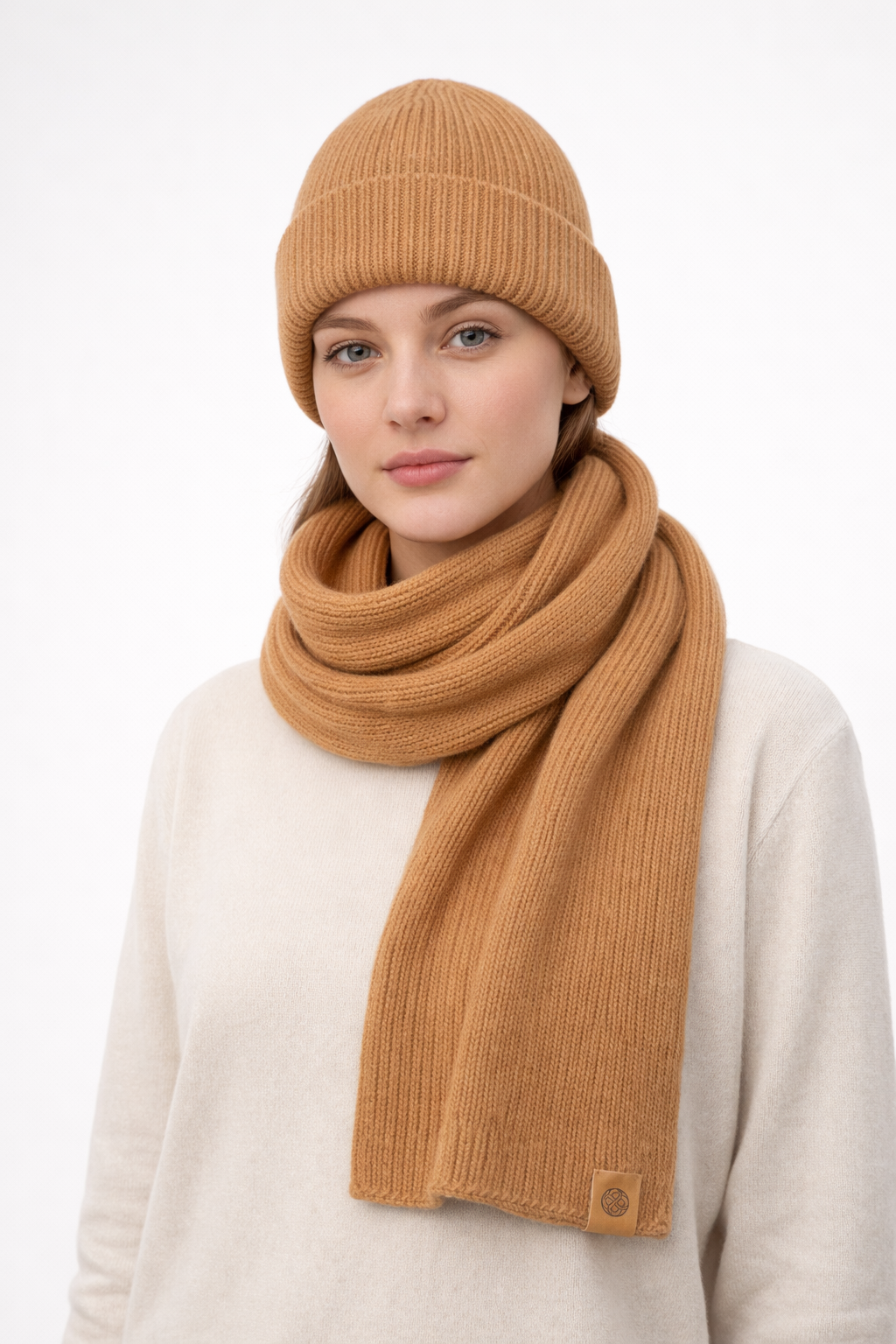 Merino wool beanie and scarf set Camel