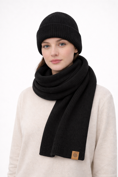Merino wool beanie and scarf set Black